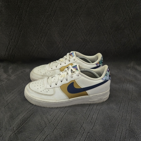 Nike Air Force Low LV8 GS Shoes Youth Sz 6.5Y Casual Sneakers White Gold Floral. - Picture 2 of 9